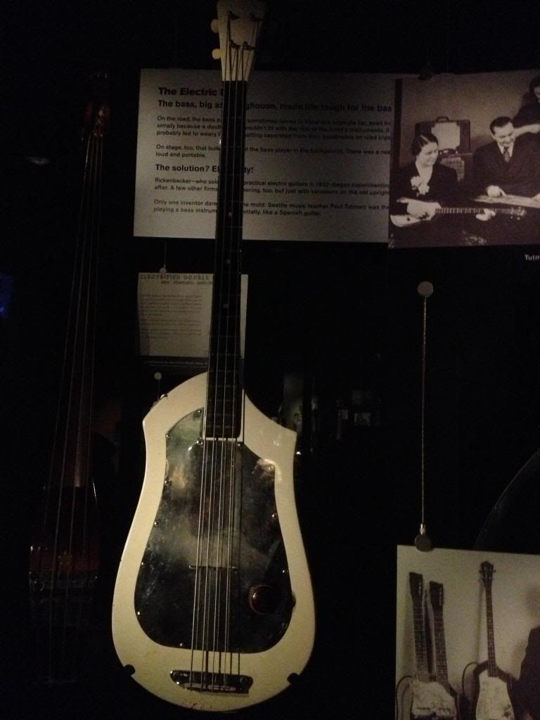 The Audiovox Model 736 bass fiddle r/Bass